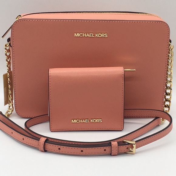 MICHAEL KORS LG EW CROSSBODY &MD CARRYALL CRD CASE - Picture 5 of 8